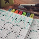 Which books would you recommend to a beginner to improve the writing style of blogs?